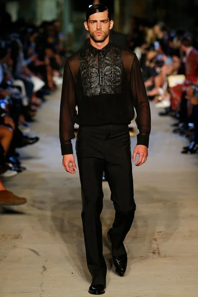 Look 37